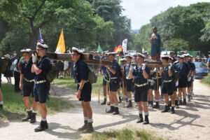 Les porteurs de la procession dans Paris