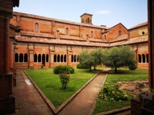 Cloître de l'abbaye de Chiavalle della Colomba, fille de Clairvaux