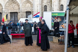 Monseigneur Philippe Christory, évêque de Chartres, lors d'un bref passage à la rencontre des pèlerins.
